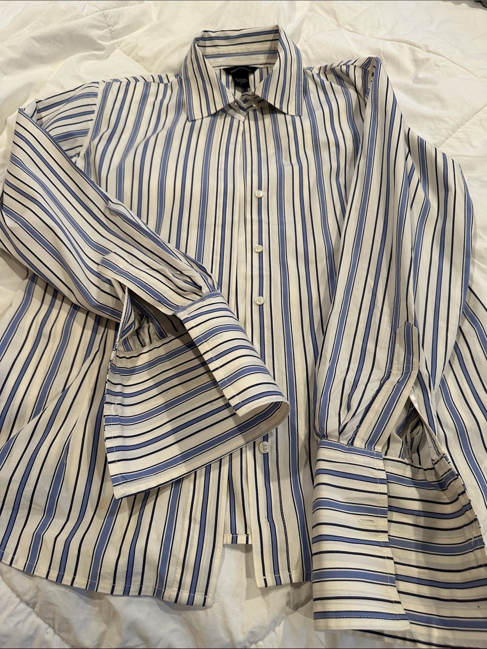 Women’s Fitted Stripe Shirt..